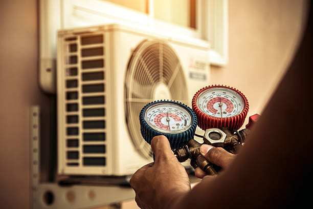 Professional Hvac technician working in Bulverde, TX